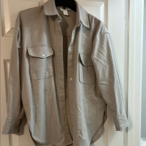 H&M Tops - H&M Gray Lightweight Shirt Jacket Relaxed Fit